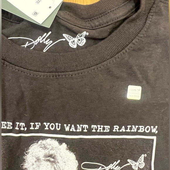 Official Dolly shirt 🦋 - Picture 2 of 3